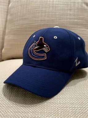 Vancouver Canucks Y2K NHL Zephyr Royal Blue Fitted Baseball Cap/Men’s Size 7 1/4